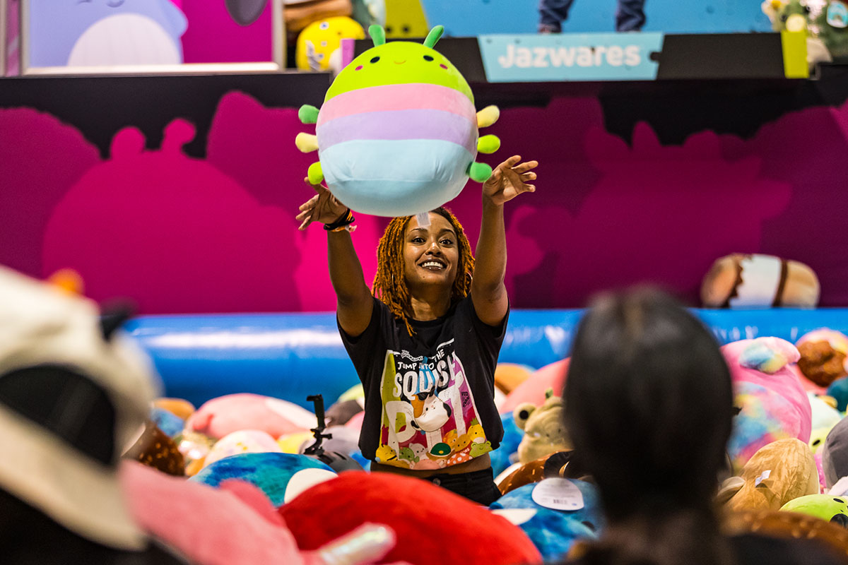 VidCon in Anaheim: Why play video games when you can watch others do it on ? That's how these rs make money – Orange County Register